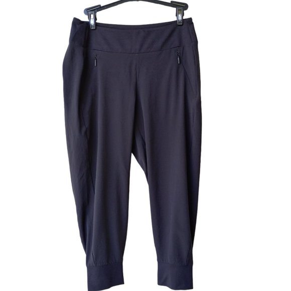 Athleta Pants - ATHLETA Salutation Crop Black Joggers Lightweight Pull-on Pockets Size 4P